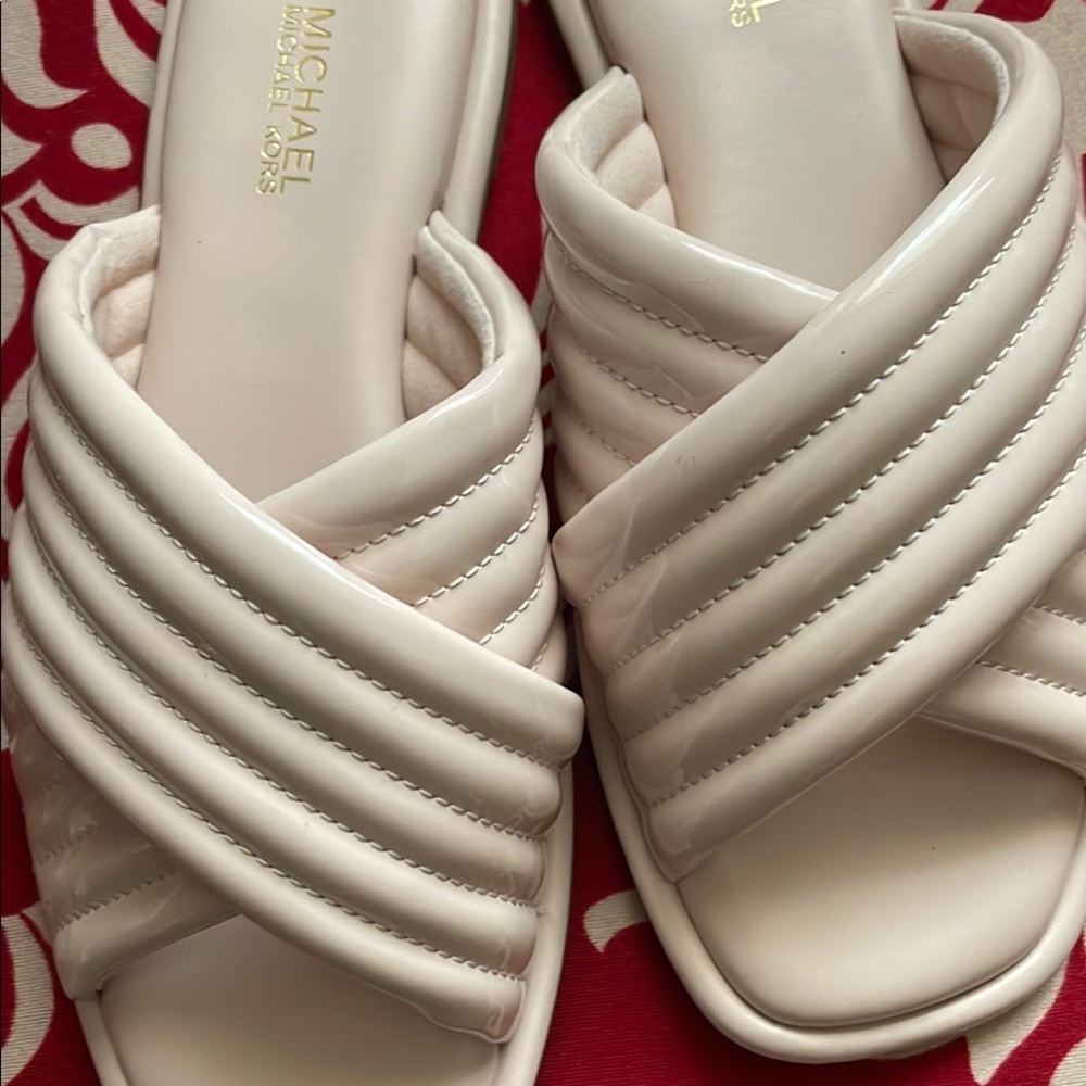 Michael Kors Women's White Slide Sandals New size 6 stunning light pink color - Picture 3 of 4